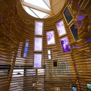 The Oceans Zone of The Visitor experience designed by Jason Bruges Studio in the lobby of The Living Planet Centre which allows WWF-UK to welcome visitors of all ages into the eco building to witness the WWF experience and gain an insight into the work of WWF in the natural world. The four experience zones cover the four key areas of WWF's work, wildlife, oceans, rivers, forests. 
© Stonehouse Photographic / WWF-UK